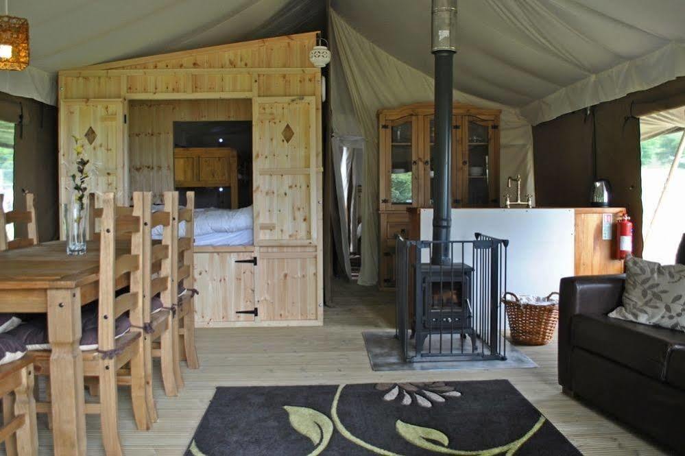 Bear Lodge - Glamping Lympne المظهر الخارجي الصورة