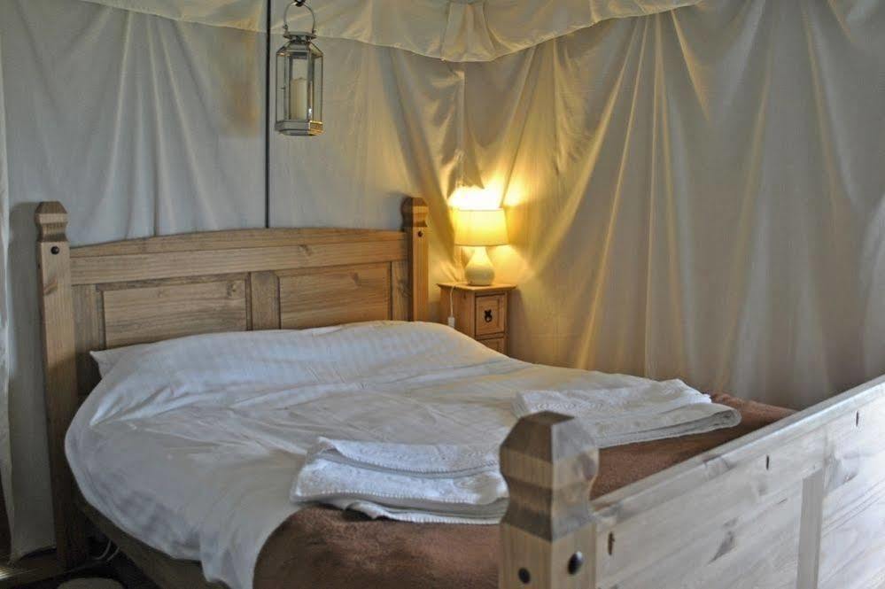 Bear Lodge - Glamping Lympne المظهر الخارجي الصورة