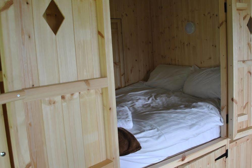 Bear Lodge - Glamping Lympne المظهر الخارجي الصورة